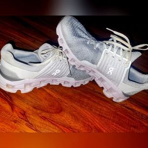 On cloud Womens shoes